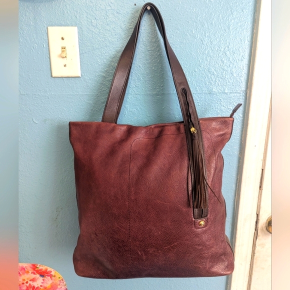LodieElegant Brown Leather Tote Bag - Picture 1 of 6